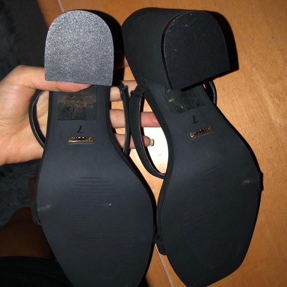 NEW! Never worn, heals size 7 - Picture 2 of 3